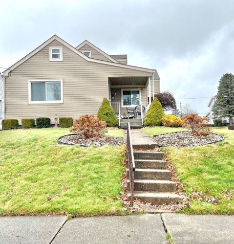 941 Ryan Ave, New Castle, PA 16101-4409