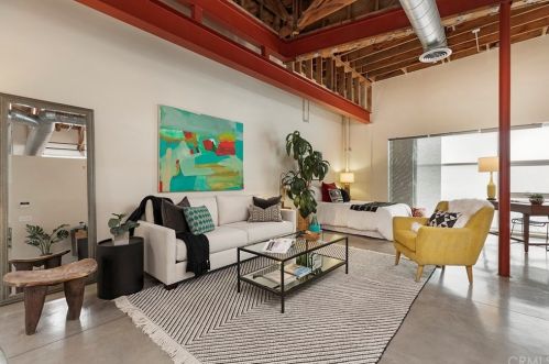 821 Pine Ave, Long Beach, CA 90813-4323