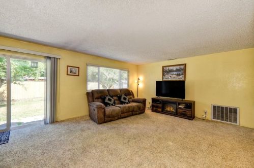 10909 Walnutwood Way, Rancho Cordova CA  95670-5114 exterior