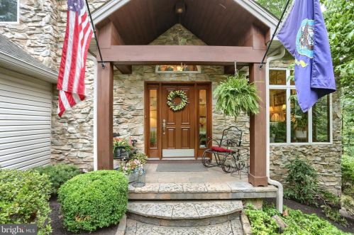 5005 Mountain Ridge Ln, Harrisburg, PA 17112-9291