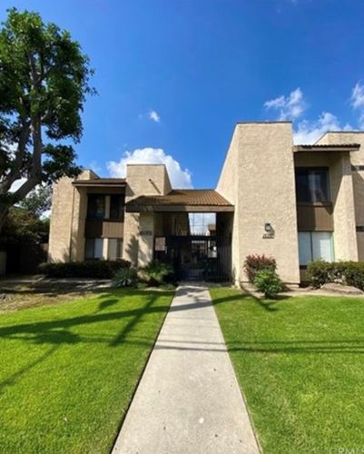15351 Orange Ave, Paramount CA  90723-3816 exterior