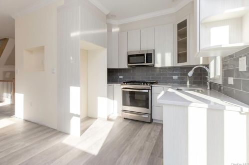 158 Fordham St, Bronx, NY 10464-1445