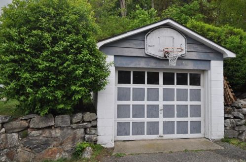 13 Oak Ave, Highland Falls NY  10928-1308 exterior