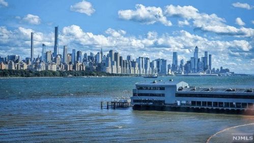 6213 City Pl, Edgewater, NJ 07020-3175