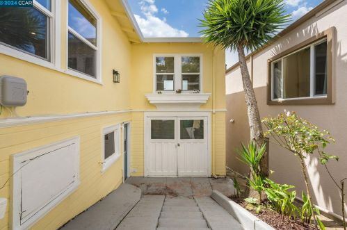 6101 Laird Ave, Oakland CA  94605-1740 exterior