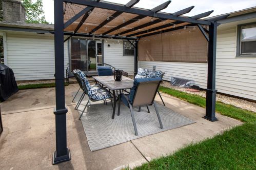 5338 Mulberry Dr, Greendale WI 53129-1426 exterior