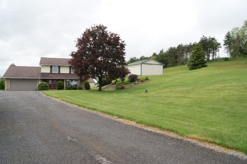 1369 Gilchrist Rd, Vandergrift, PA 15690-8204