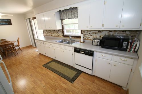 13994 Montana Ave, Waukesha, WI 53151-3946