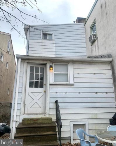 609 Elm St, Norristown, PA 19401-4003