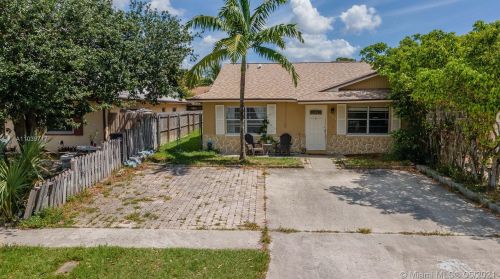 3889 Loni St, West Palm Beach, FL 33403-1015