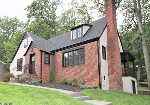 30 Upland Way, Verona, NJ 07044-1125
