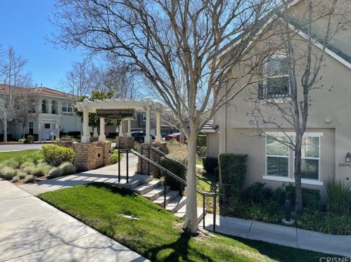 24049 Meadowbrook Ln, Santa Clarita, CA 91354-4938