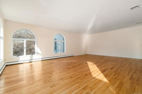245 Bear Ridge Rd, Pleasantville NY  10570-1801 exterior