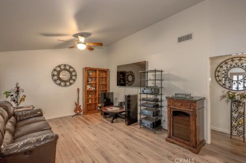 26607 Balerna Dr, Santa Clarita CA  91350-2305 exterior