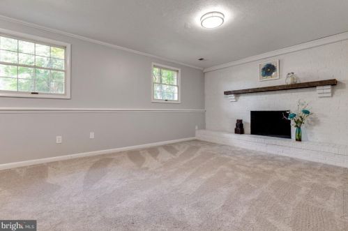 8467 Falling Leaf Rd, Springfield VA  22153-2503 exterior