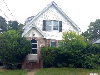 38 Vernon St, Canaan Lake, NY 11772-2708