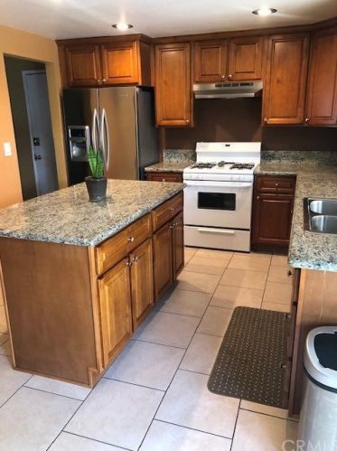 718 Idyllwild Ave, Rialto CA  92376-4816 exterior