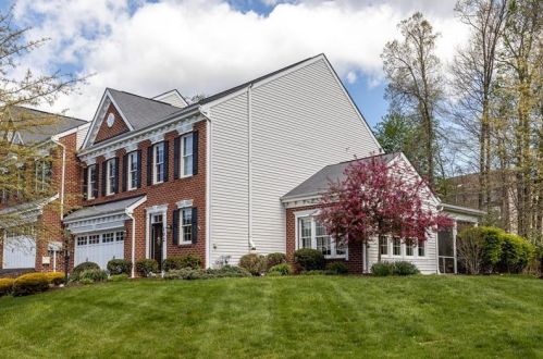 102 Village Ct, Sewickley, PA 15143-8881