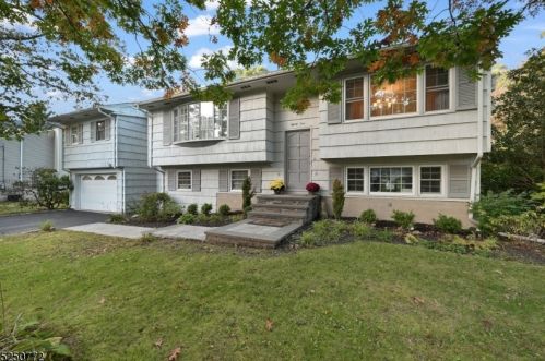 81 Mountain Cir, West Milford Lakes NJ  07480-3211 exterior