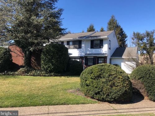 15 Longwood Dr, Stratford, NJ 08084-1941