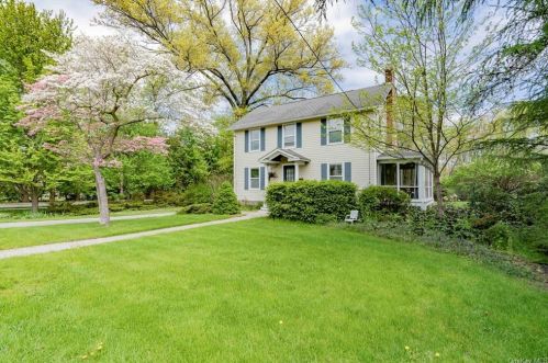 91 Jackson St, Fishkill, NY 12524-1118