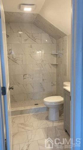 212 Freeman St, Woodbridge NJ  07095-3128 exterior