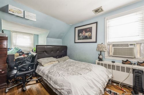 54 Ellison Ave, Westbury NY  11590-4213 exterior