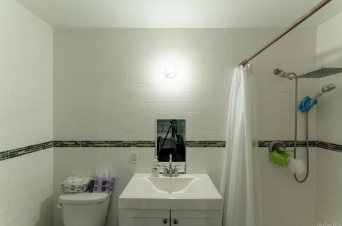 4 Hillside Ter, Airmont NY  10901-2105 exterior