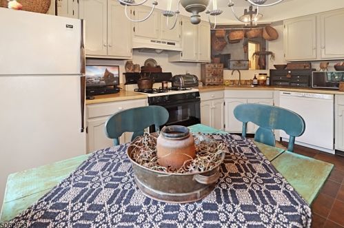 19 Quincy Ln, West Milford NJ  07480-1290 exterior