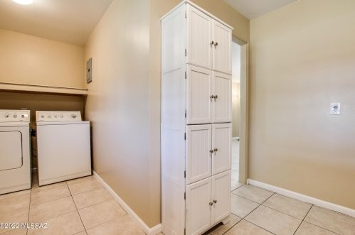 945 Prince Rd, Tucson AZ 85705-3026 exterior