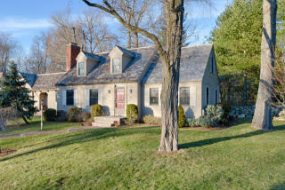36 Hunt Farm Rd, Waccabuc, NY 10597-1102