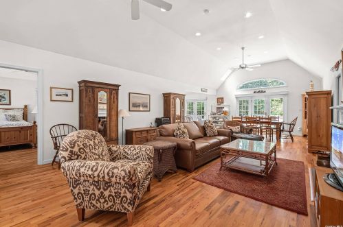 74 Isle Of Wight Rd, East Hampton, NY 11937-1312