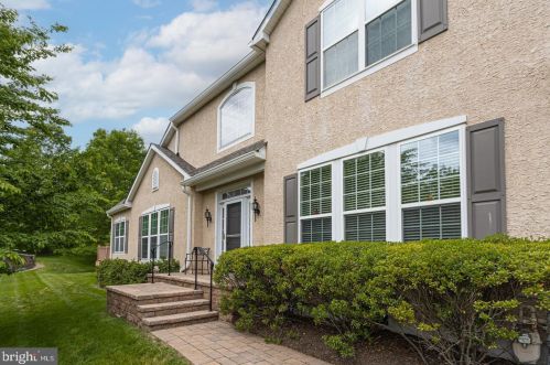 15 Beidler Dr, Washington Crossing, PA 18977-1350