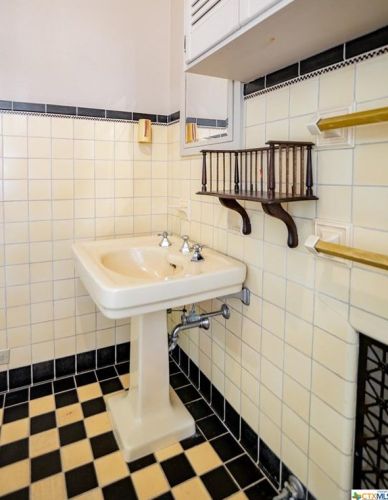 501 Vine St, Victoria TX exterior