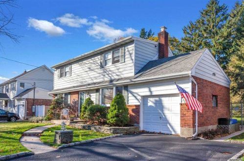 61 Elberta Dr, Elwood, NY 11731-5703