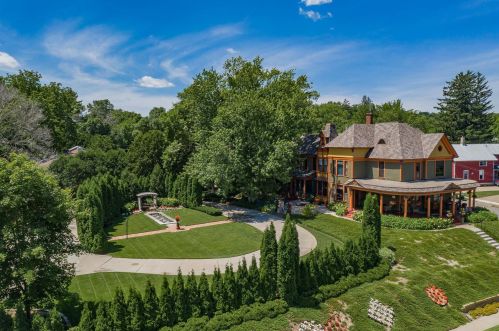 626 4th St, Stillwater, MN 55082-4827