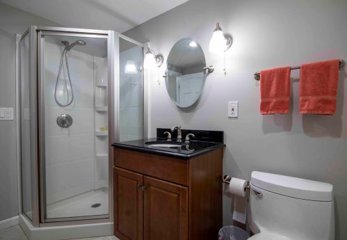 8 Cathedral Cir, Nashua NH 03063-2716 exterior