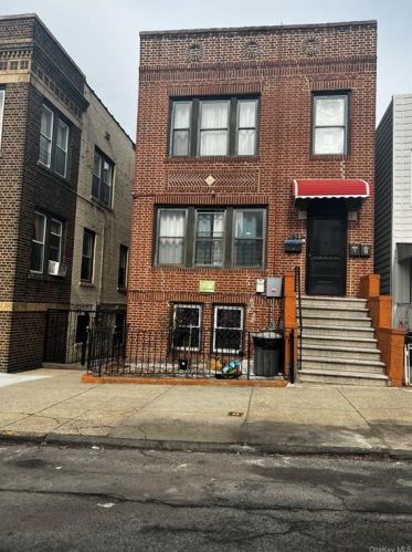 863 Kinsella St, Bronx, NY 10462-3905