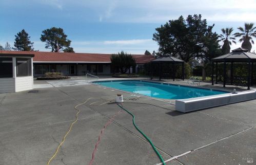 120 Westgate Cir, Santa Rosa CA  95401-9021 exterior