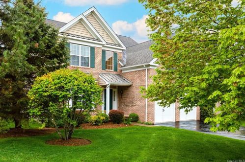 644 Creekside Ln, Fishkill, NY 12524-4902