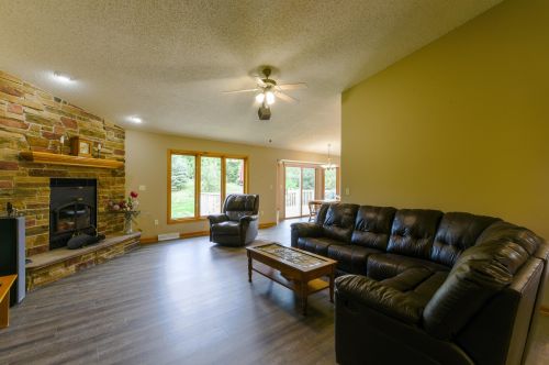 8140 Anna Ave, Waterford WI  53185-1386 exterior