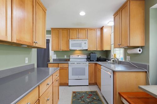 14 Old Frg Rd, Sandwich MA  02563-2506 exterior