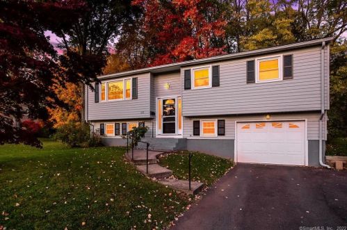 122 Nejako Dr, Middletown, CT 06457-2044