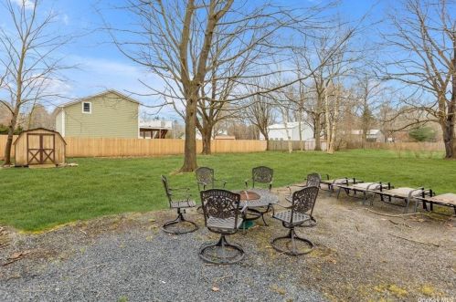 31 Old Stone Rd, Baiting Hollow NY  11933-1132 exterior