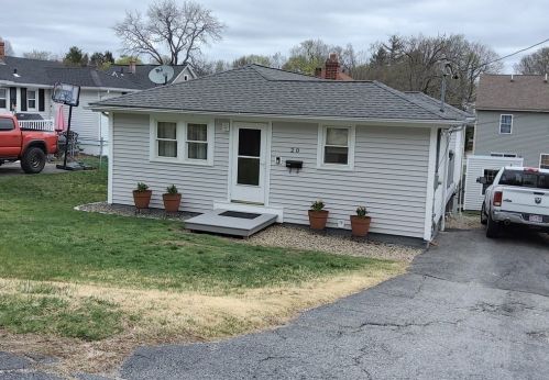 20 Doris St, Worcester, MA 01606-1308