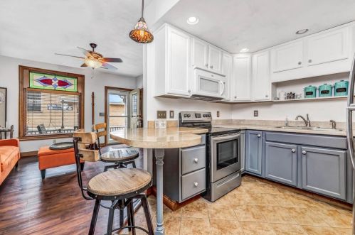 403 3 St, Aurora IN 47001-1311 exterior