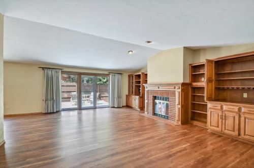 3030 Ridgeview Ct, Green Bay, WI 54301-1455