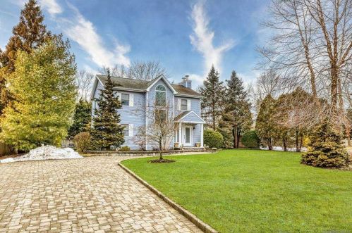 12 Foster Xing, East Quogue, NY 11942-4349