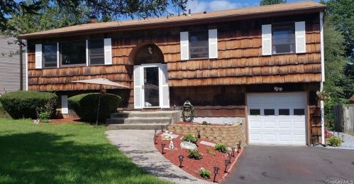 104 Adams Dr, Maybrook, NY 12543-1102