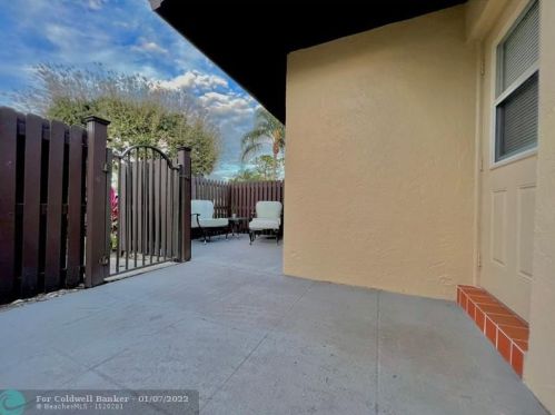 604 Sea Pine Way, West Palm Beach, FL 33415-8913
